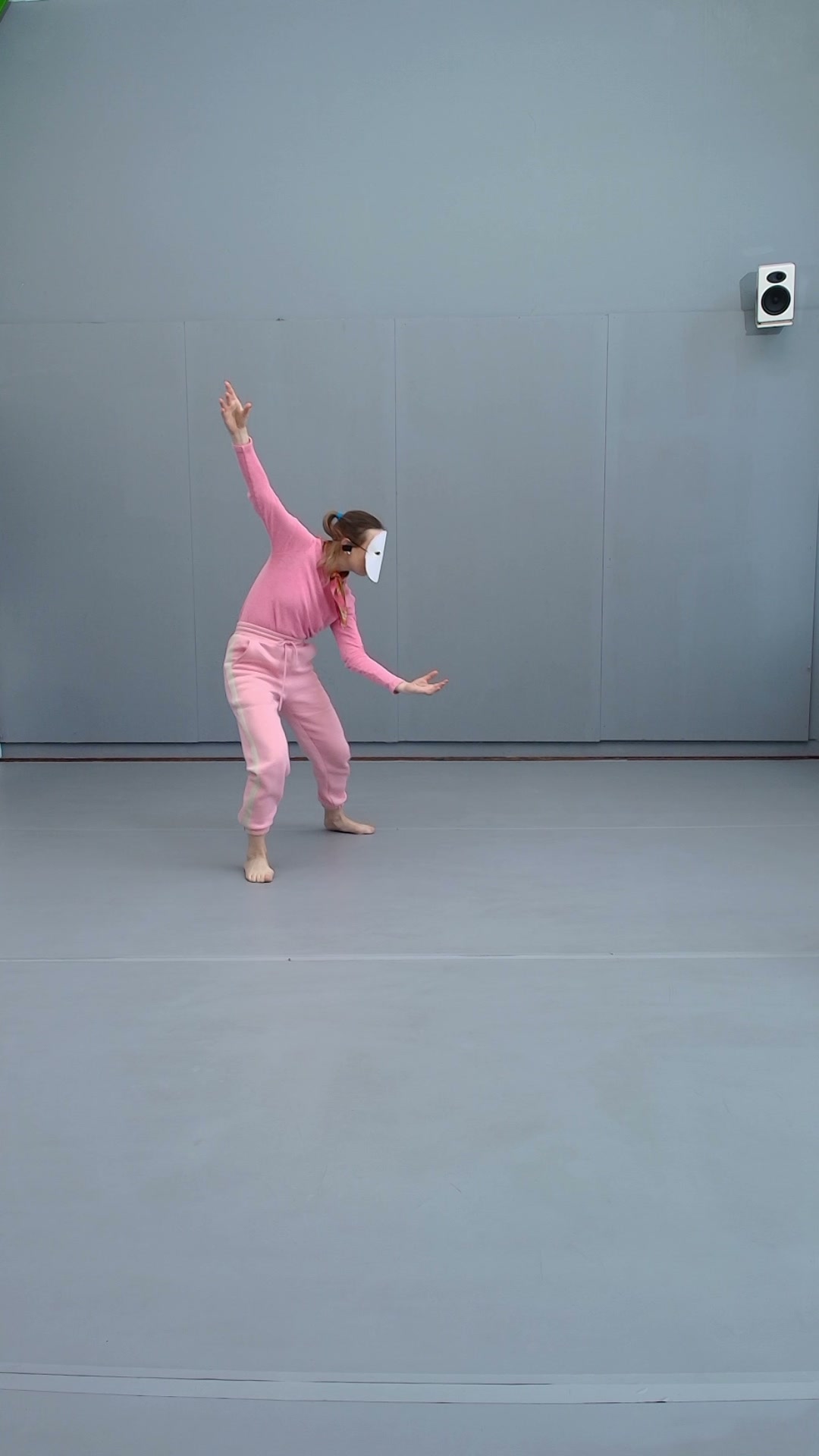 Worldbuilding with a fantastical creature 